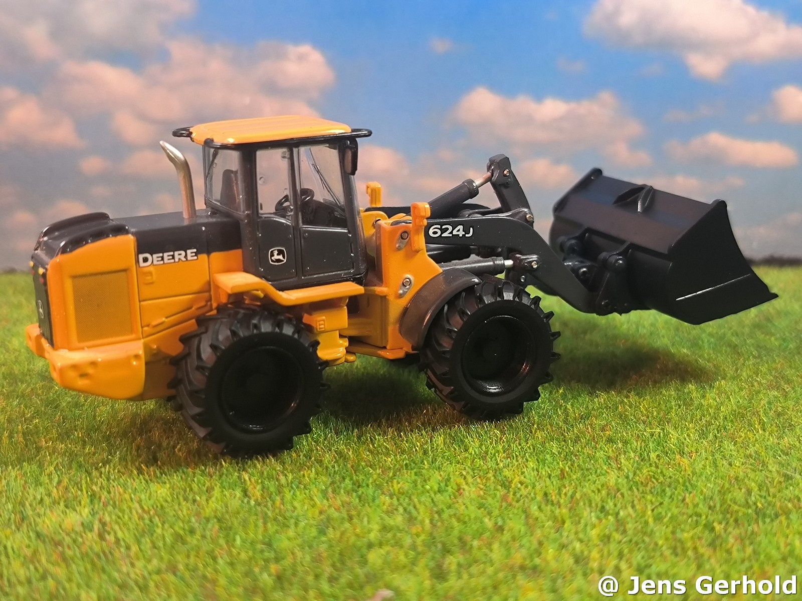 John Deere 624J